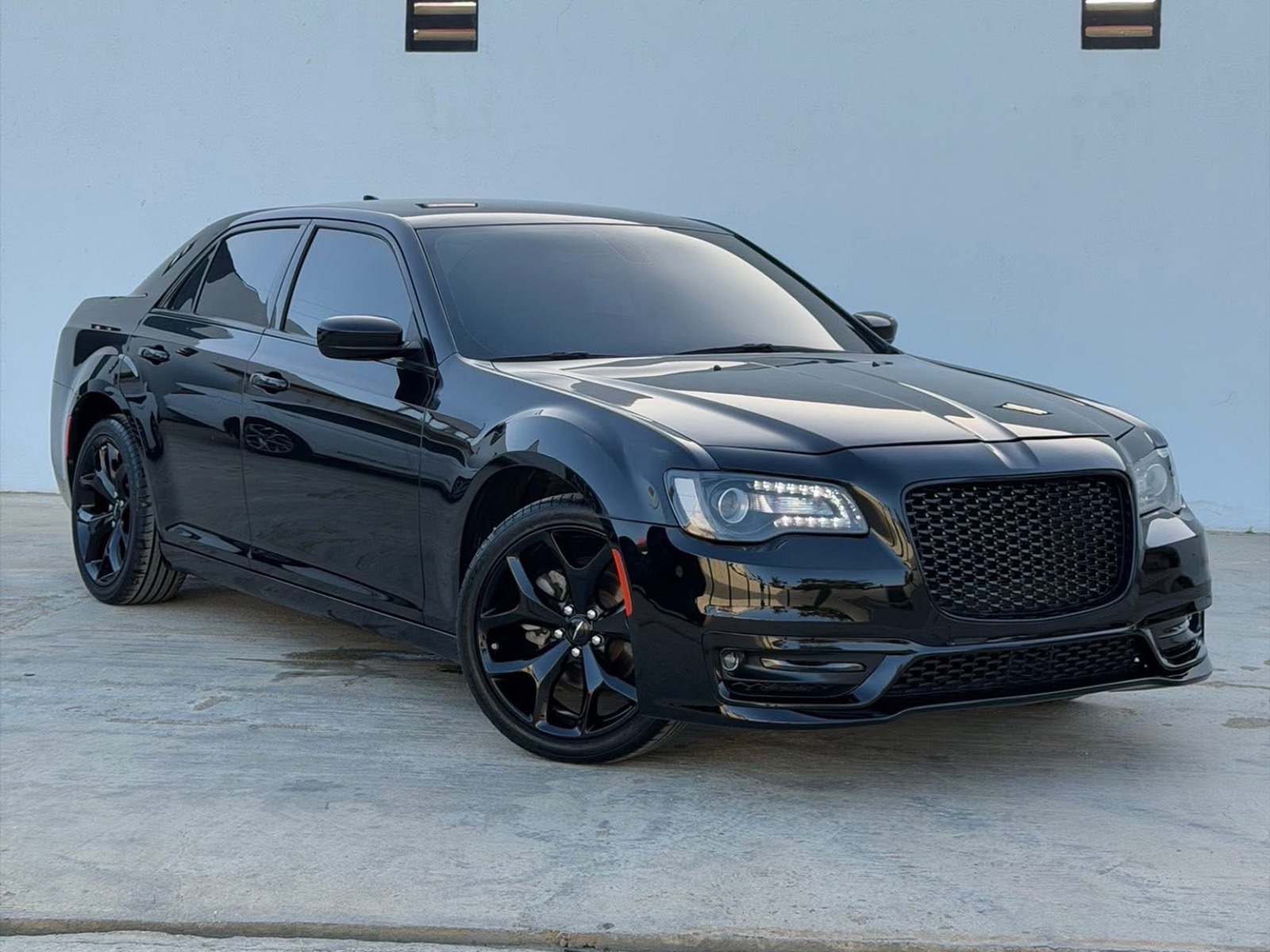 2023 Chrysler 300 Touring image 2