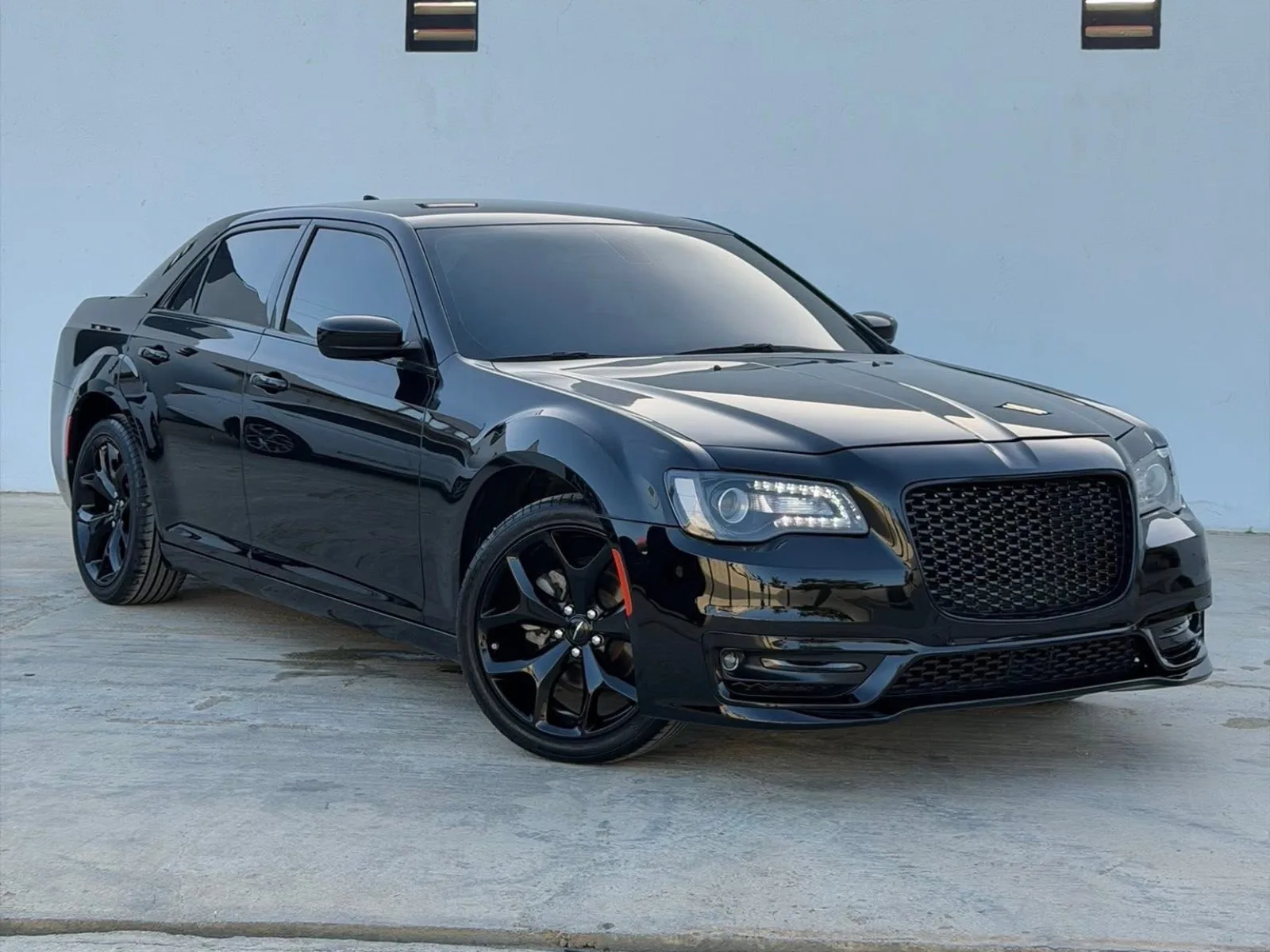 2023 Chrysler 300 Touring image 2