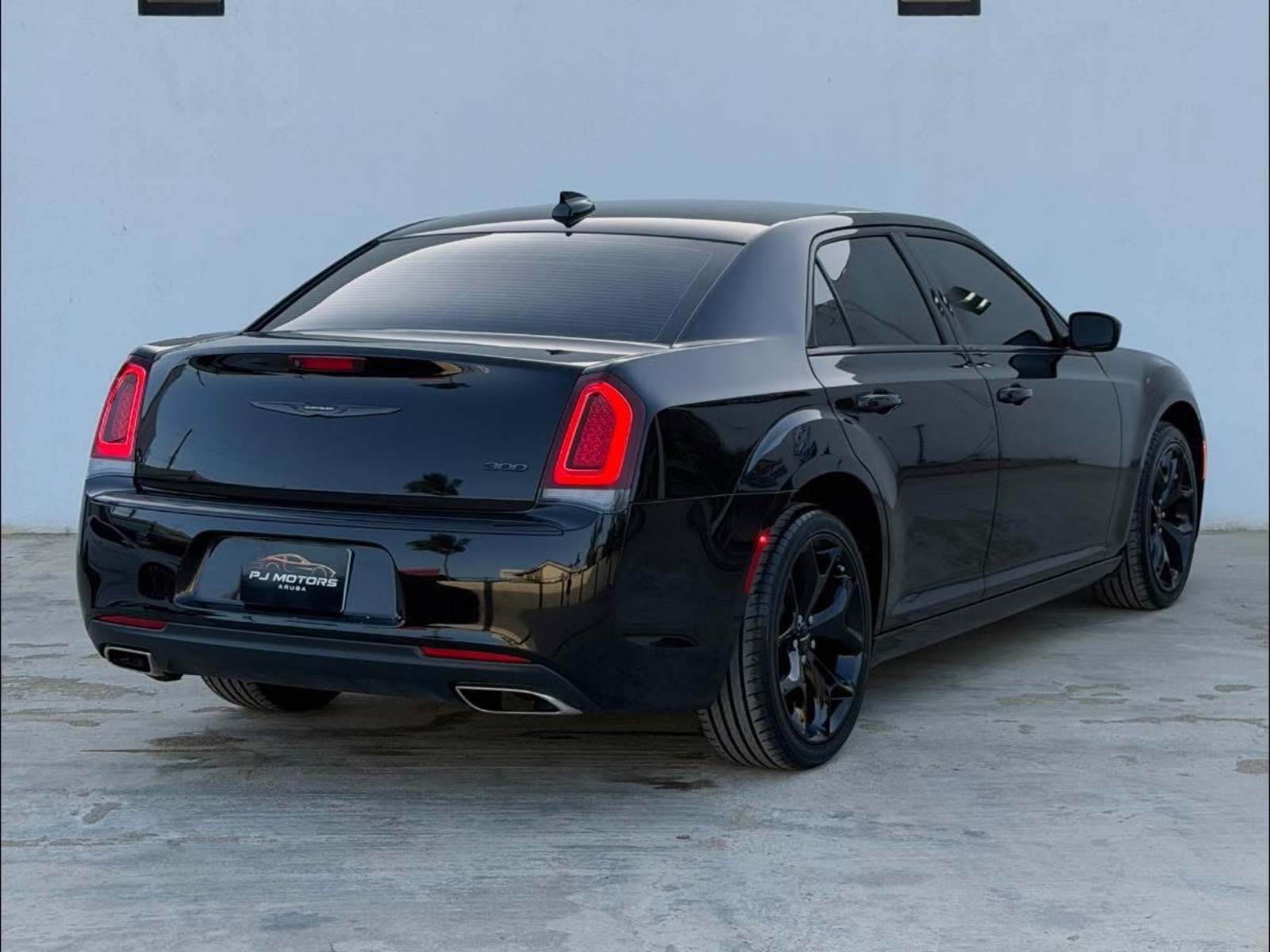 2023 Chrysler 300 Touring image 3