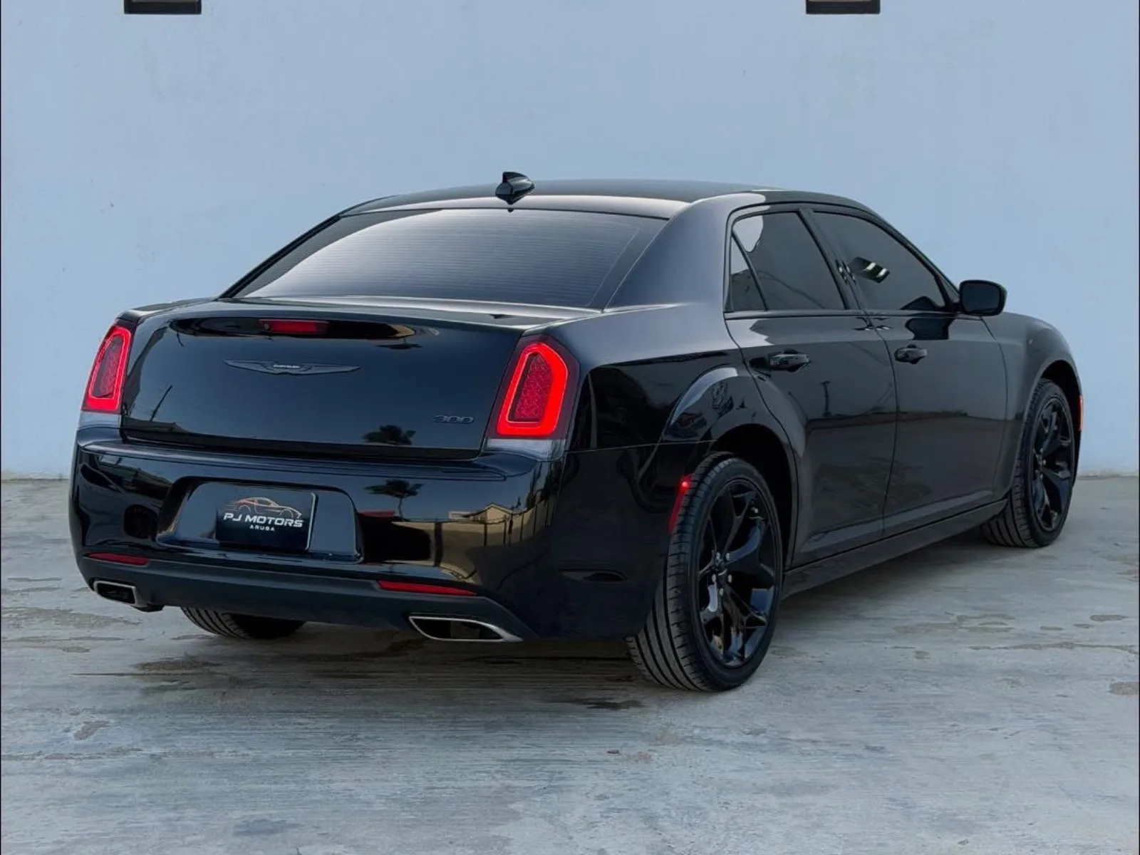 2023 Chrysler 300 Touring image 3