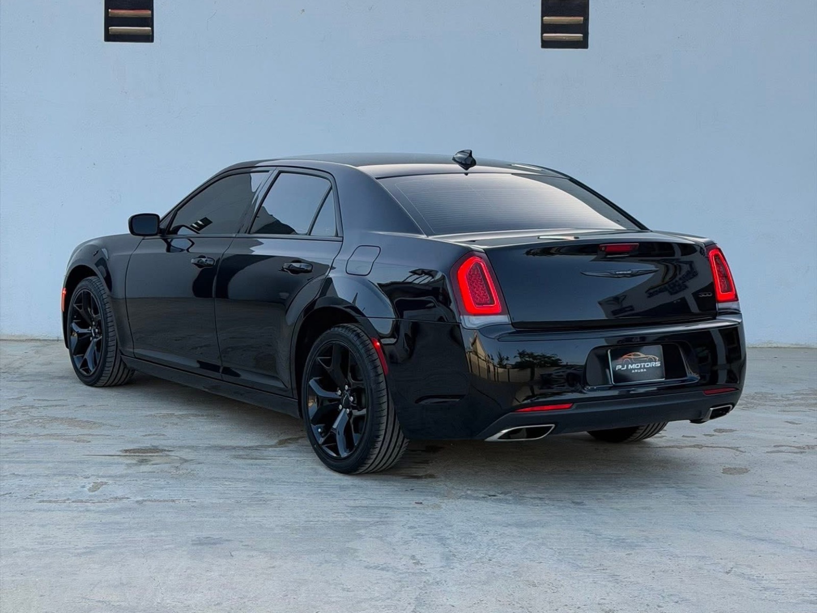 2023 Chrysler 300 Touring image 4