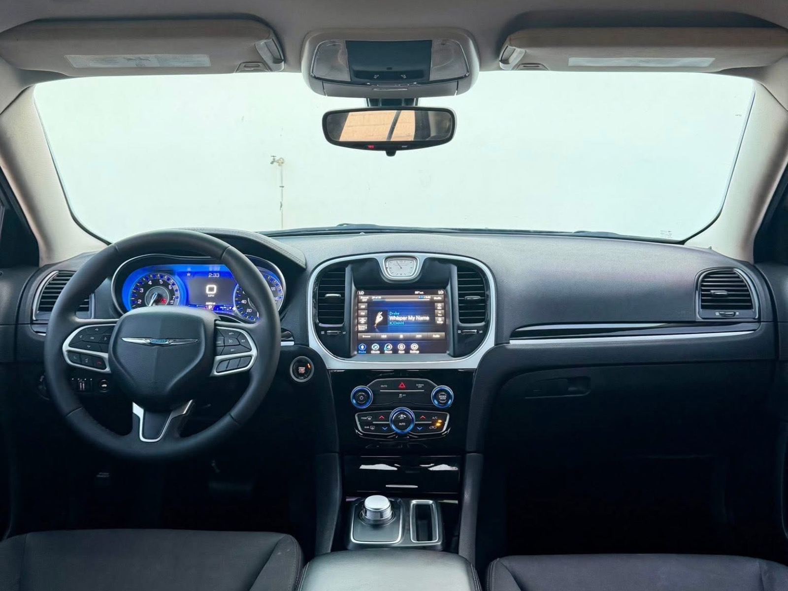 2023 Chrysler 300 Touring image 8