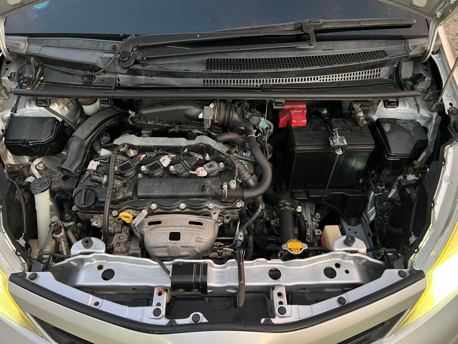 2013 Toyota Vitz image 9