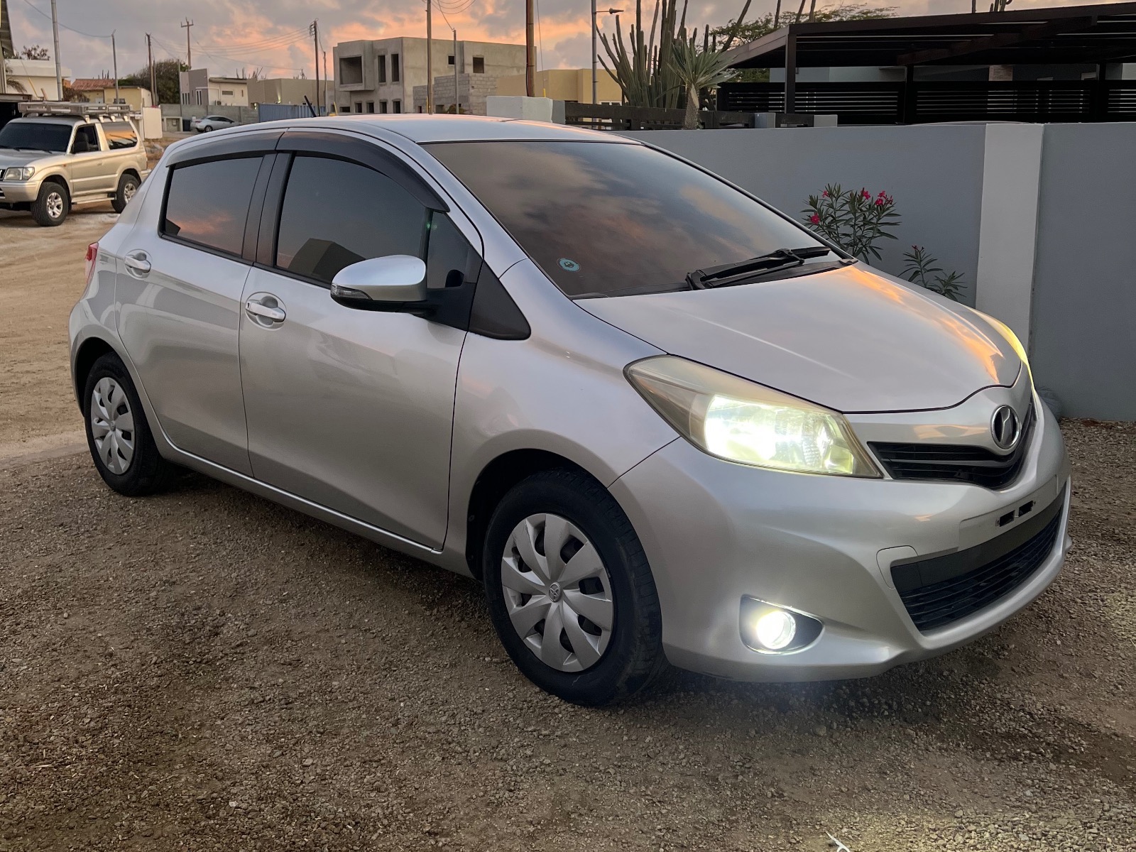 2013 Toyota Vitz image 2