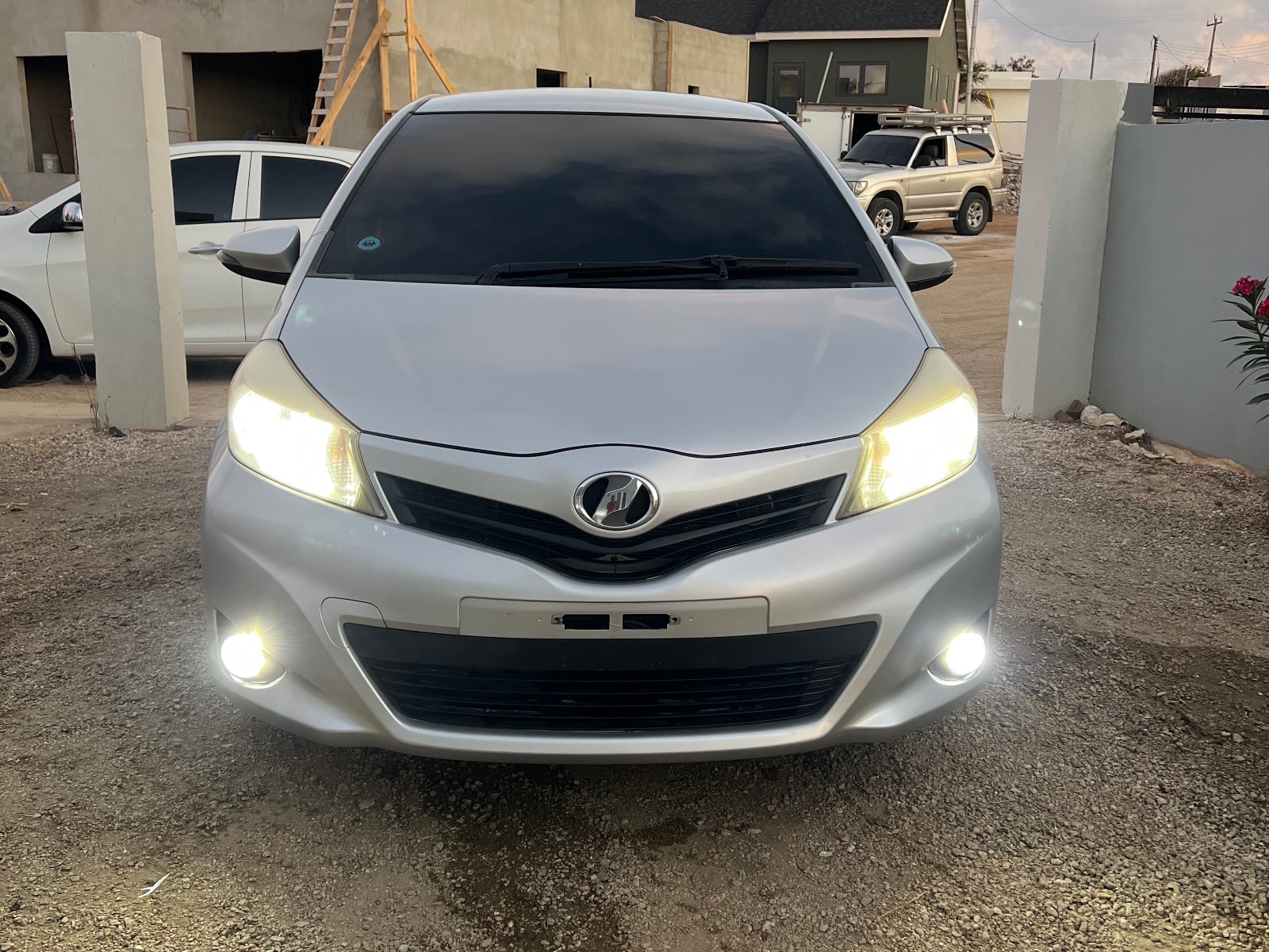 2013 Toyota Vitz image 5