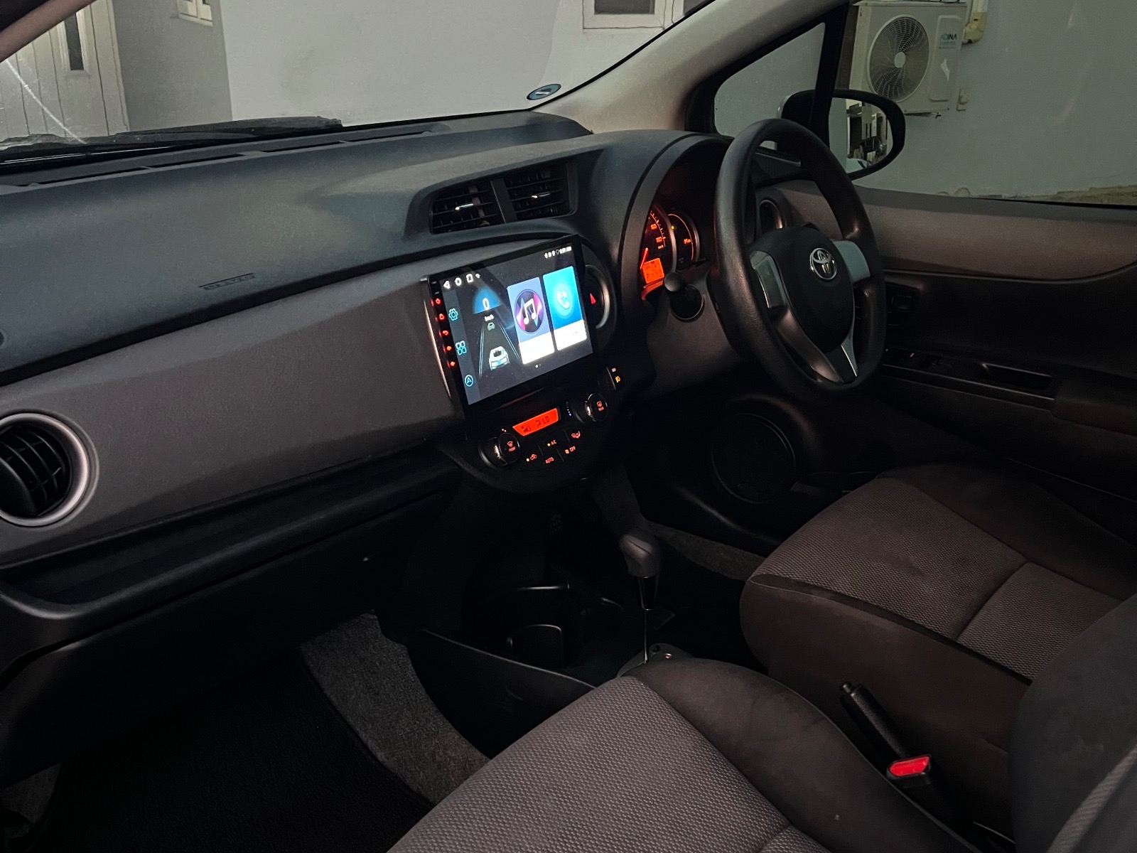 2013 Toyota Vitz image 6