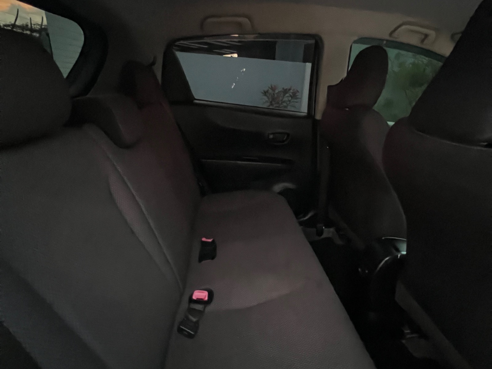 2013 Toyota Vitz image 7