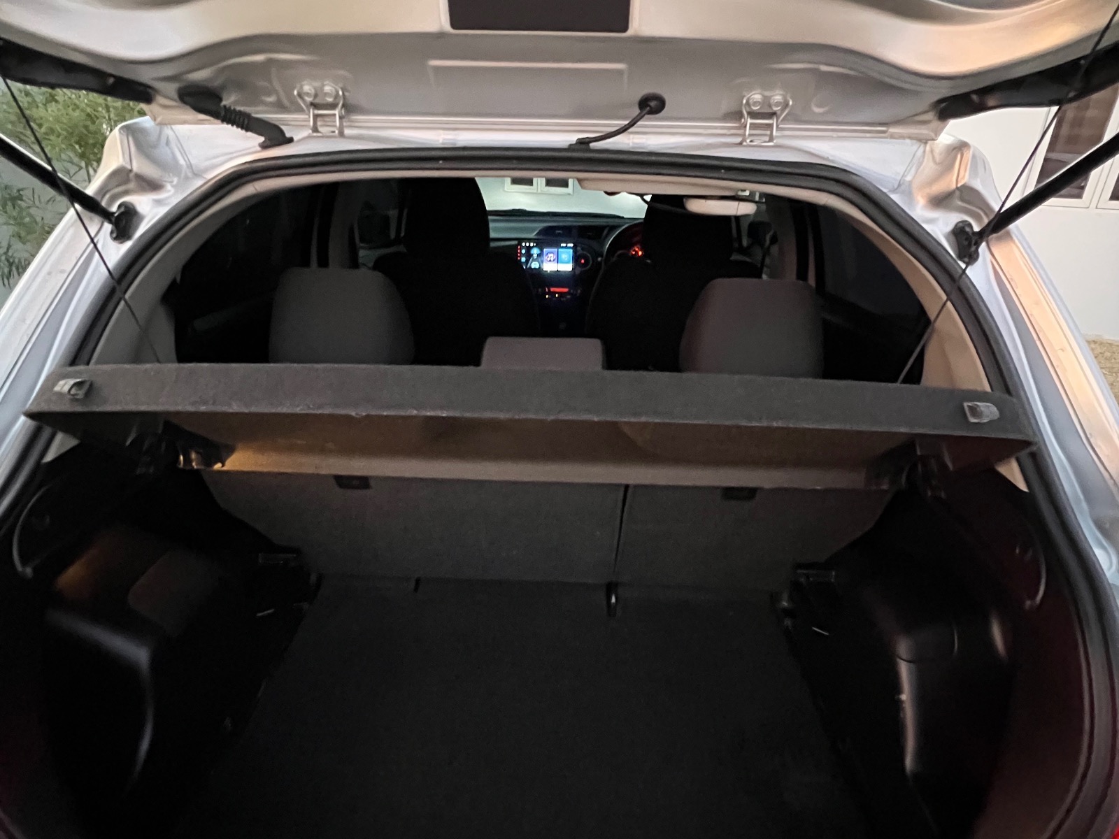 2013 Toyota Vitz image 8