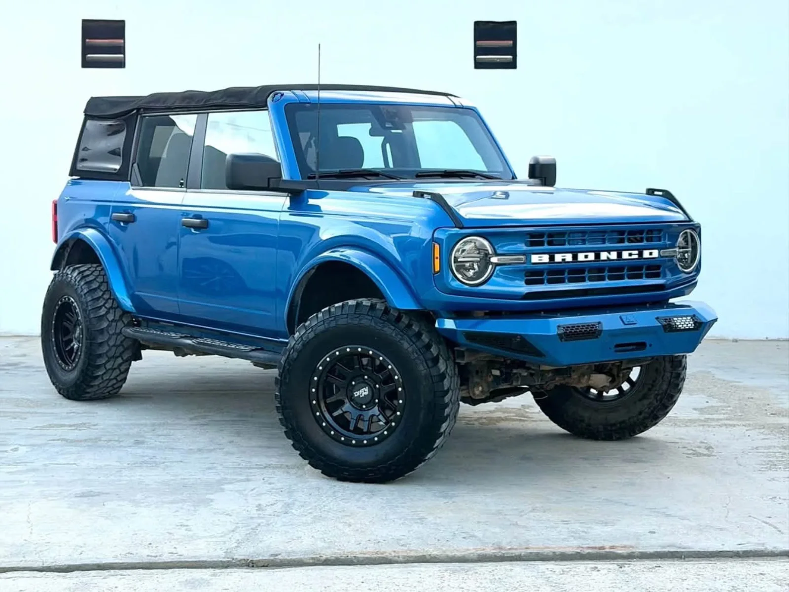 2021 Ford Bronco image 2