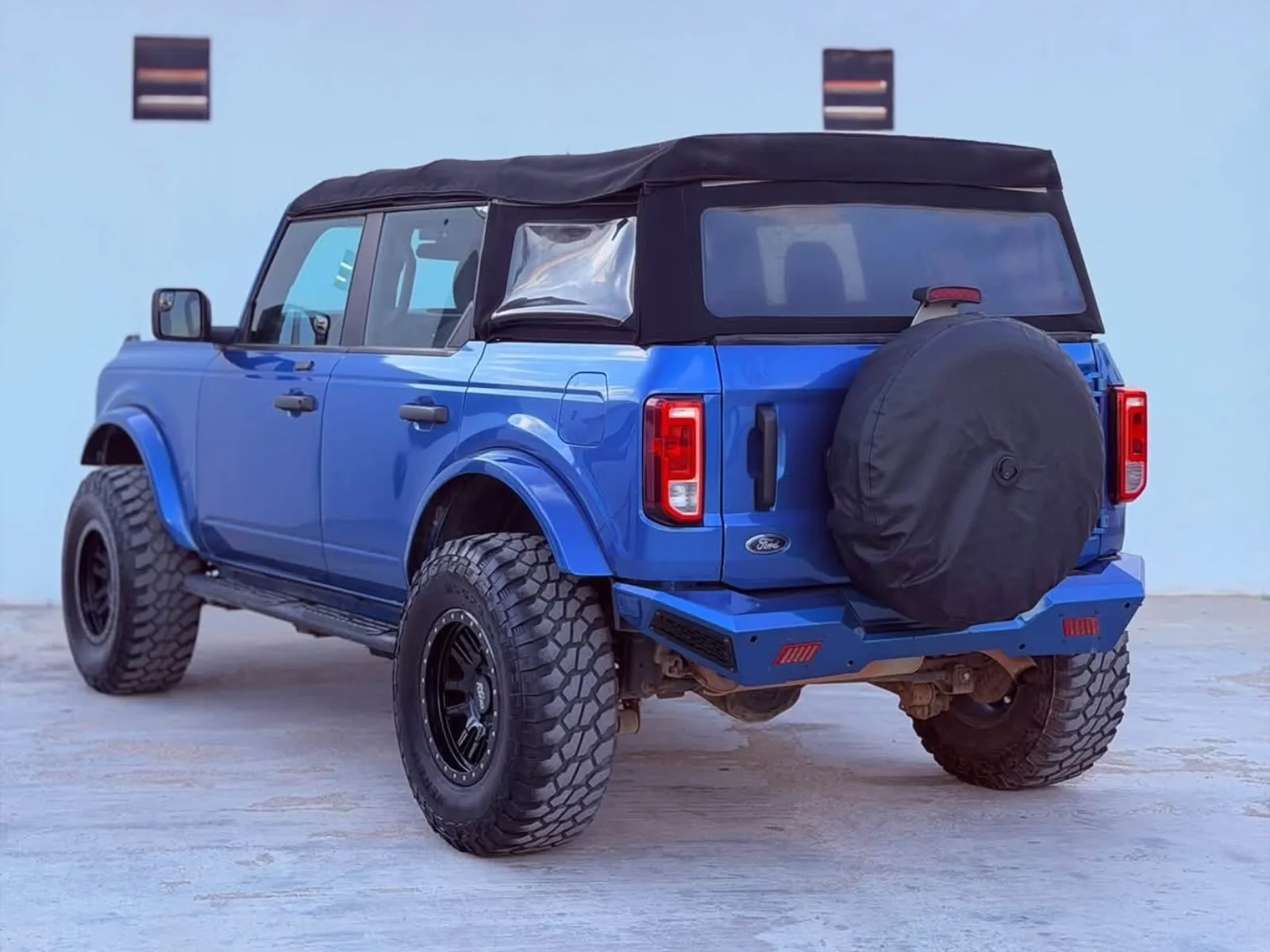 2021 Ford Bronco image 6