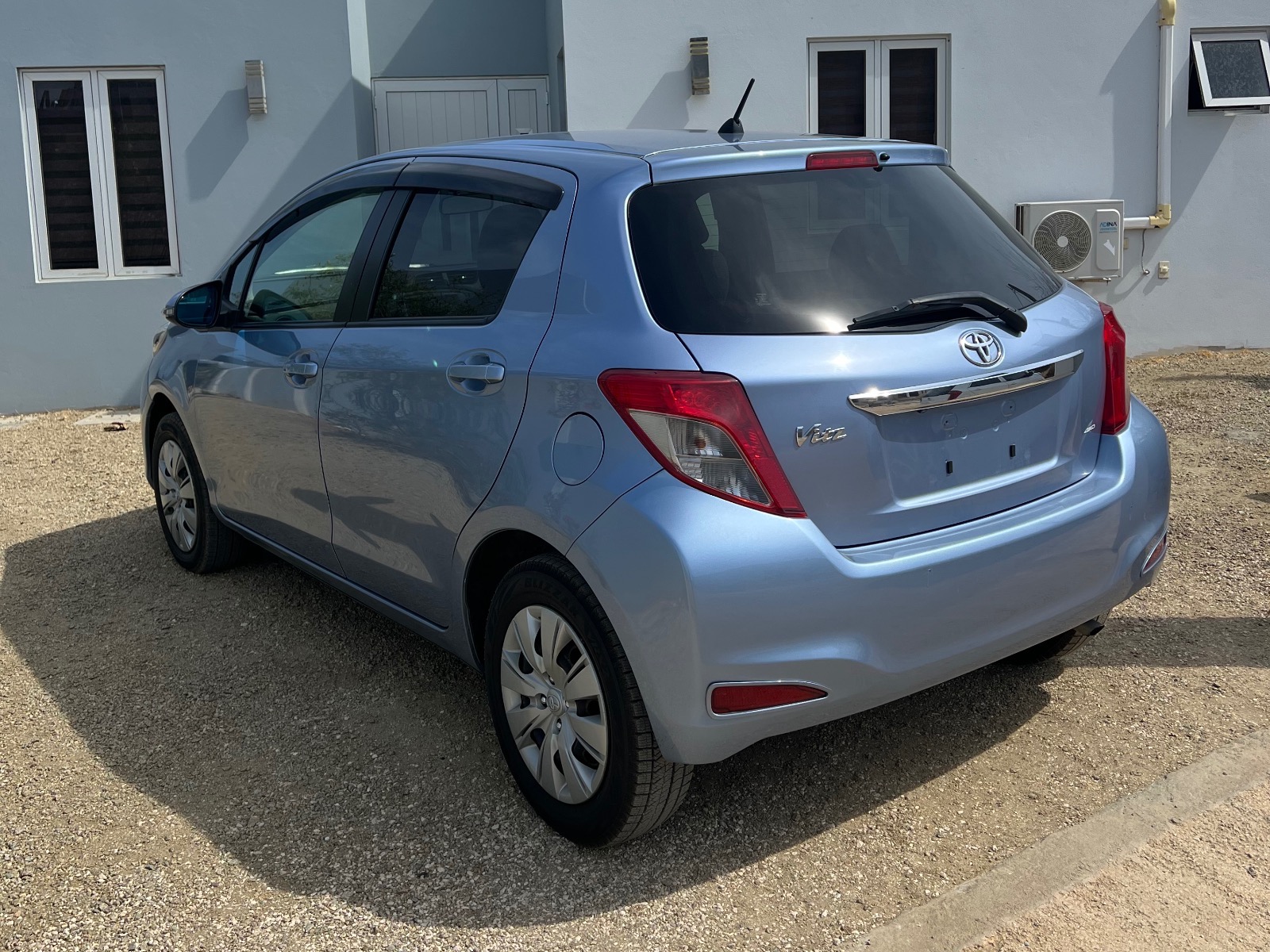 2012 Toyota Vitz image 3