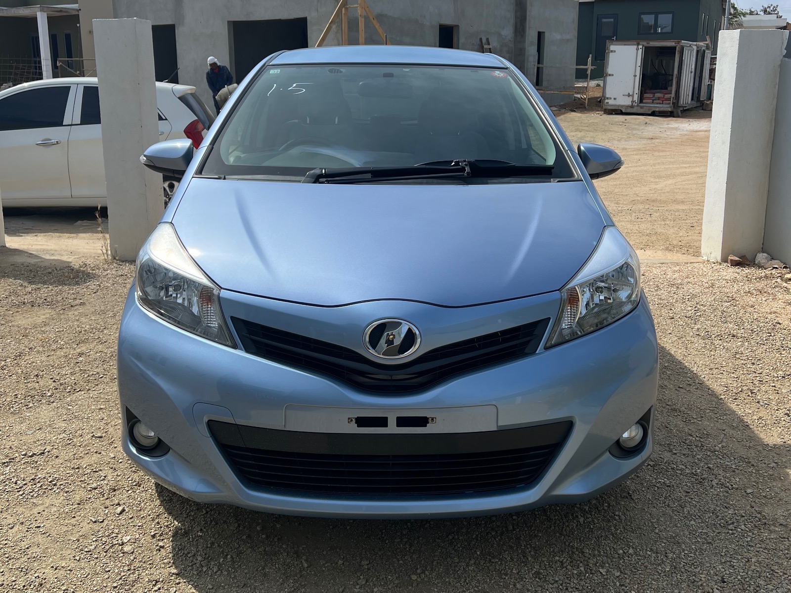 2012 Toyota Vitz image 2