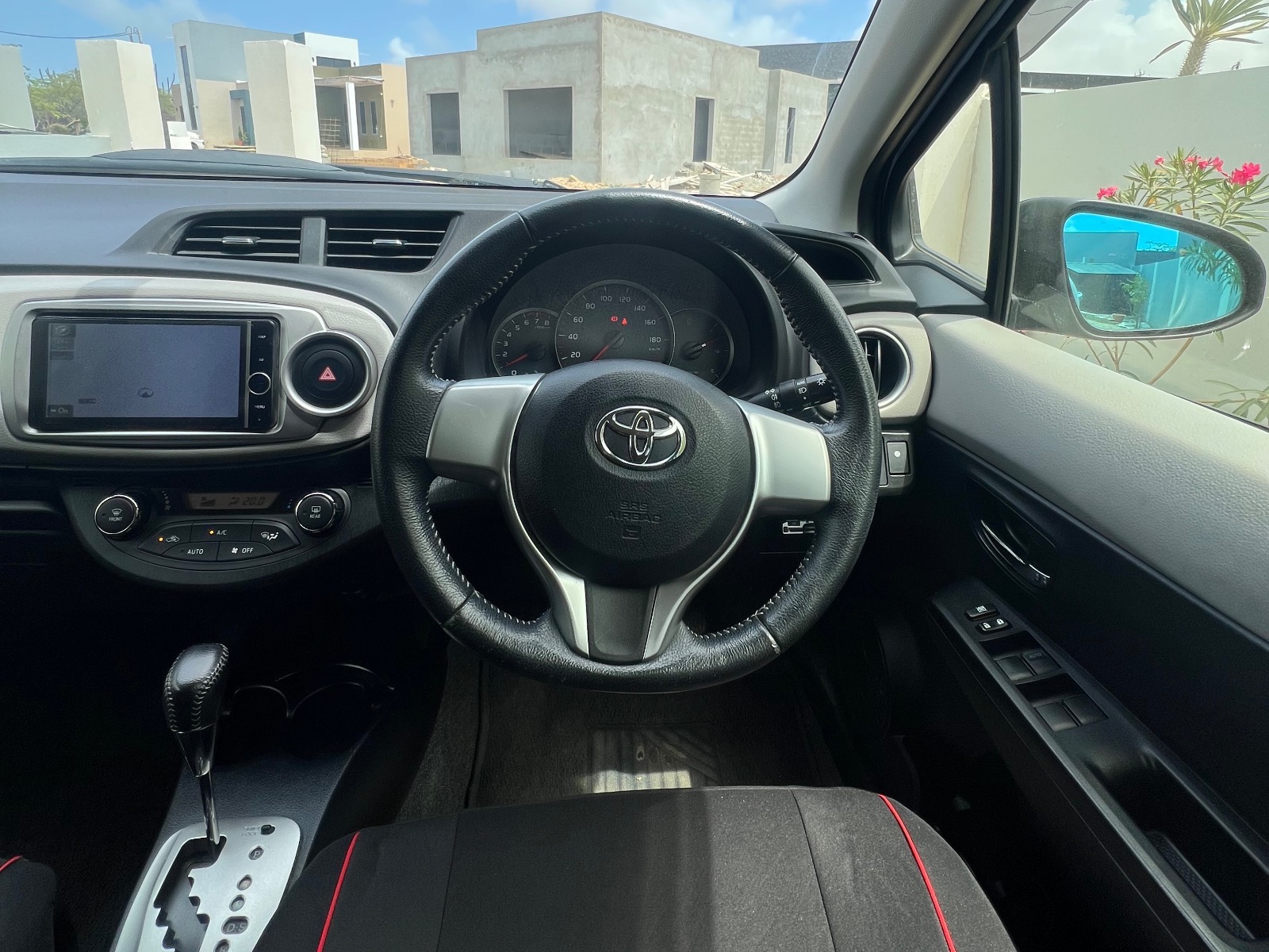 2012 Toyota Vitz image 5