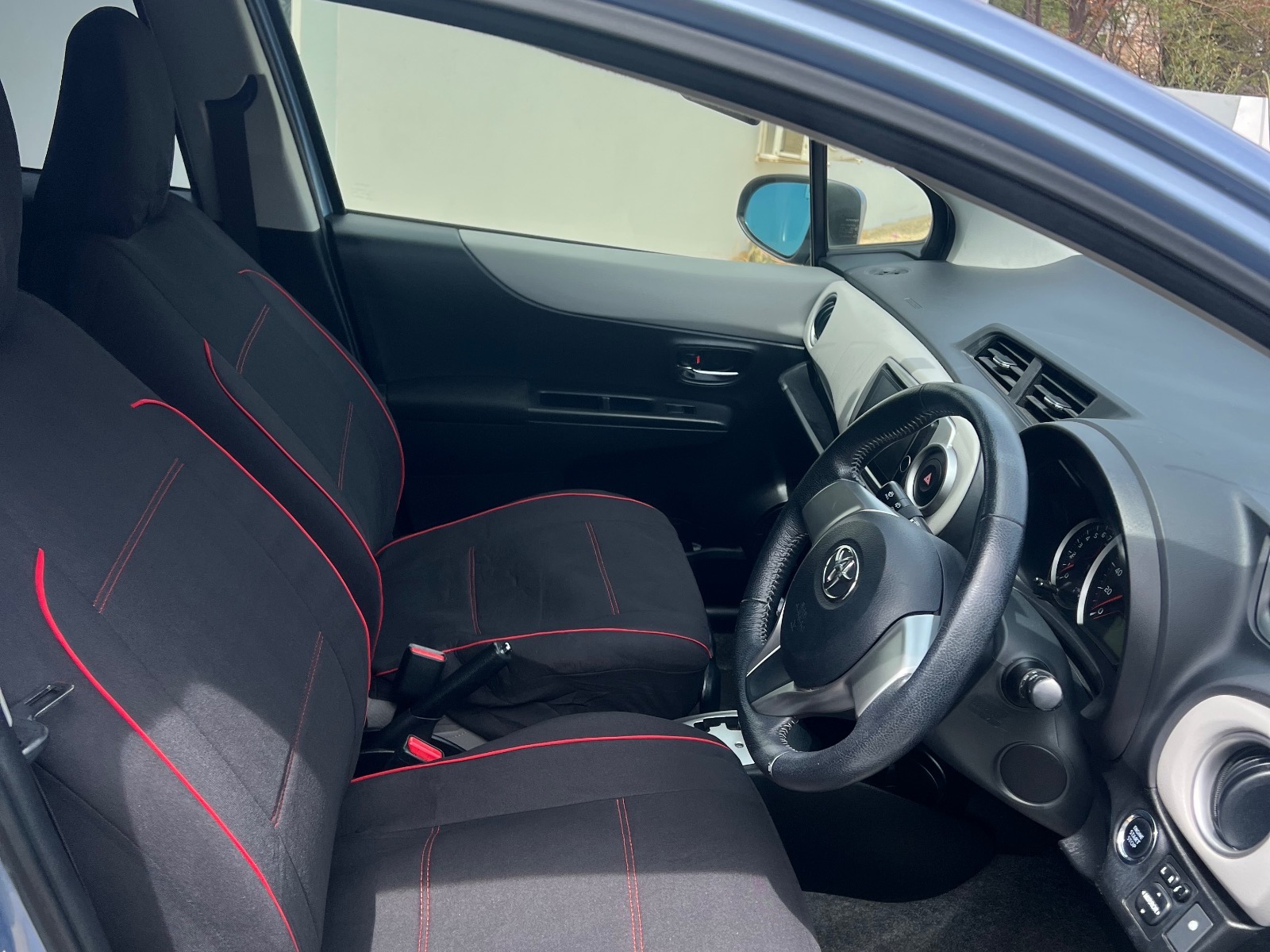 2012 Toyota Vitz image 6