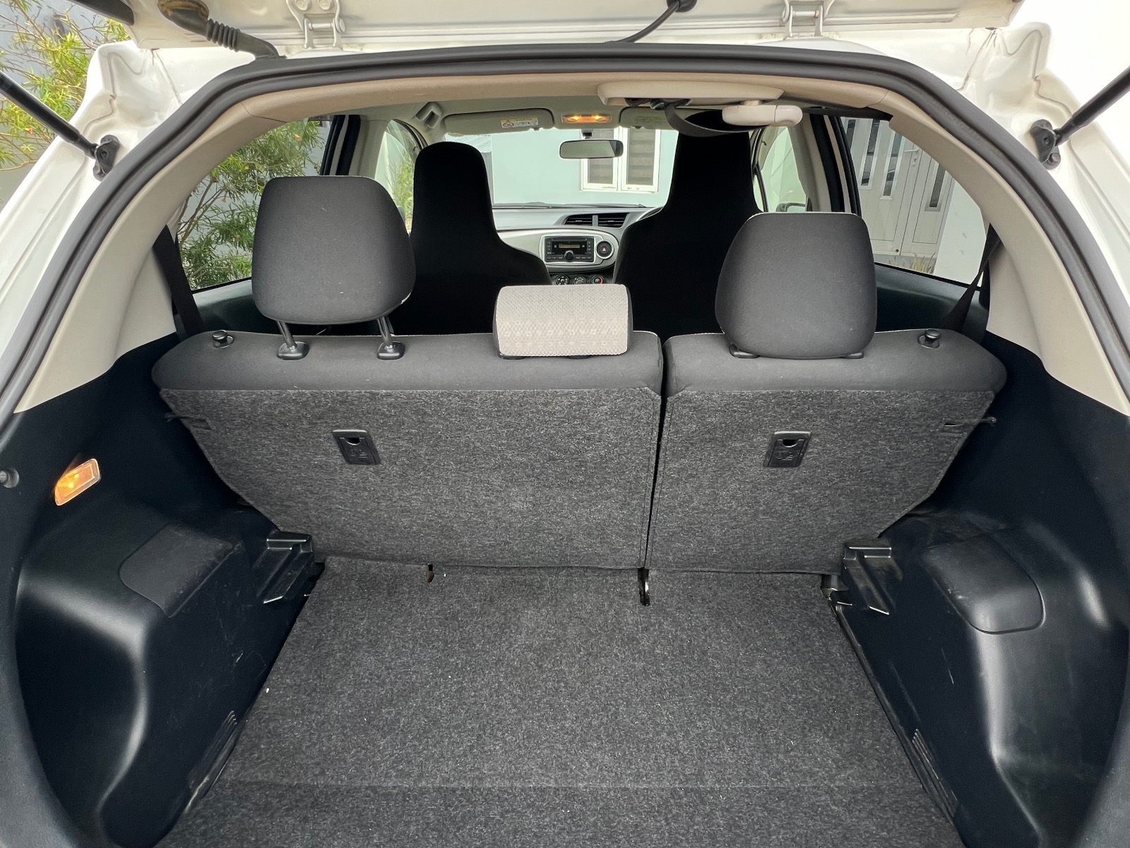 2013 Toyota Vitz image 9
