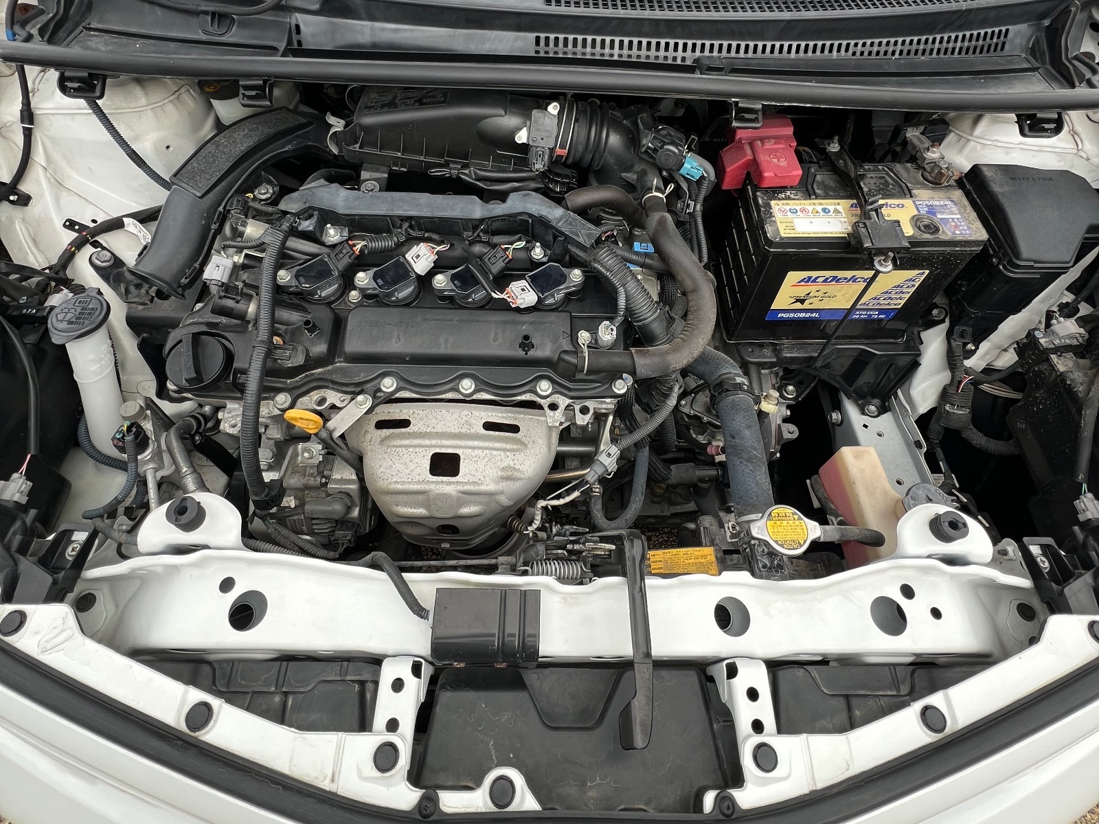 2013 Toyota Vitz image 10