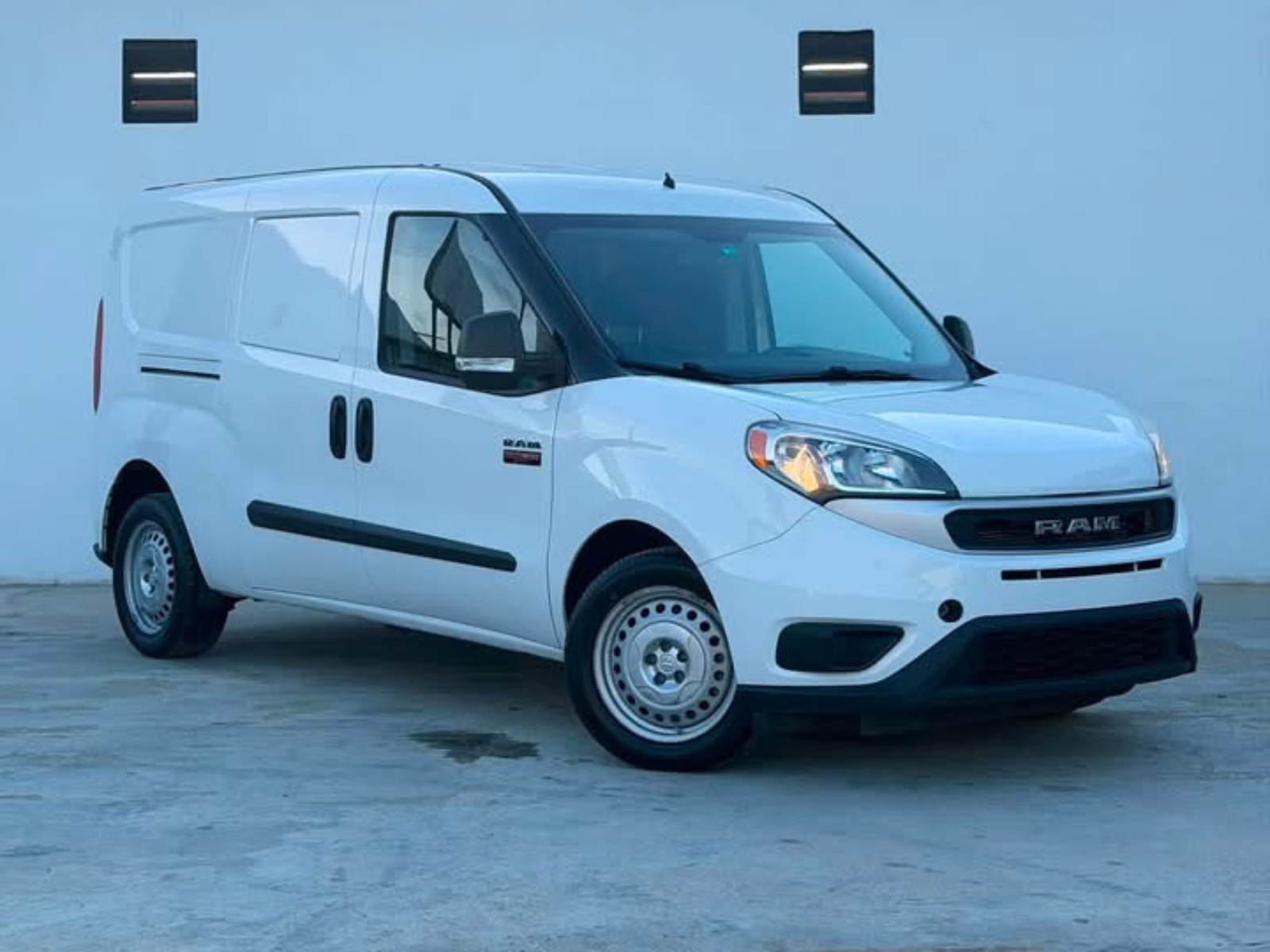 2022 RAM ProMaster City image 2