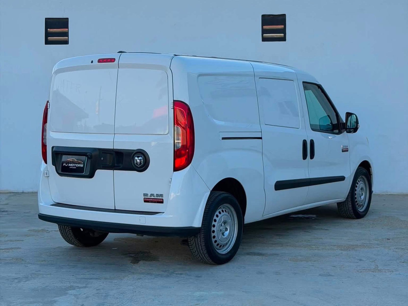 2022 RAM ProMaster City image 4