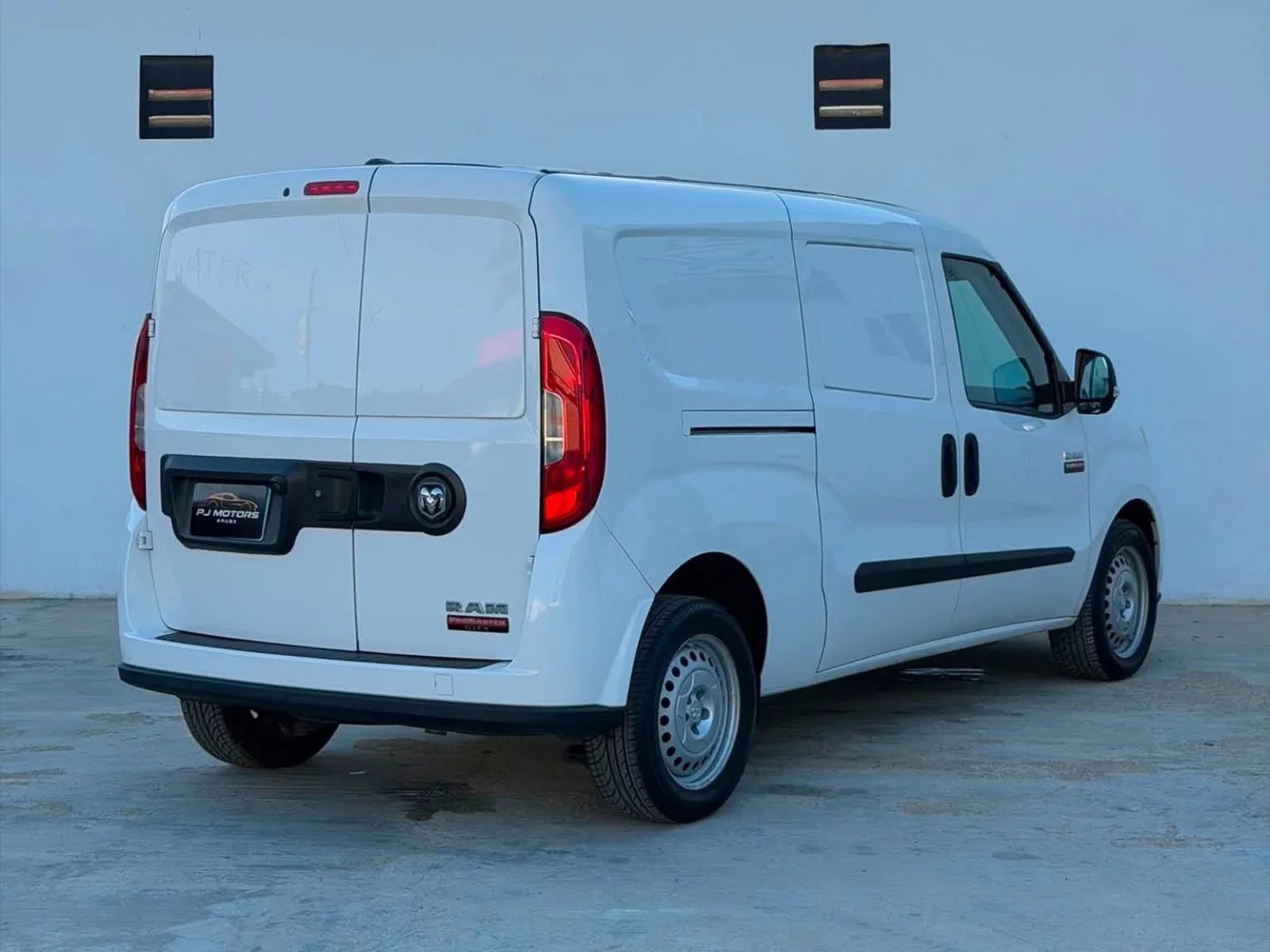 2022 RAM ProMaster City image 4