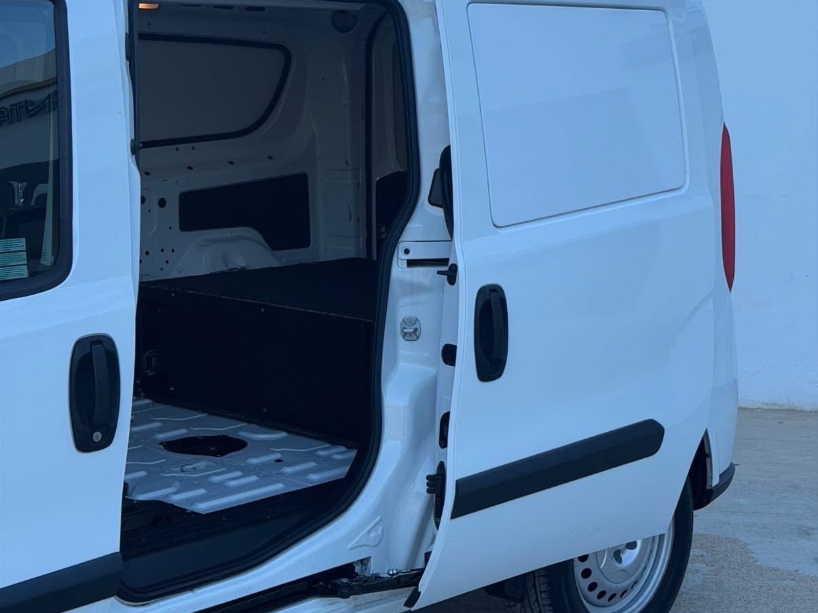 2022 RAM ProMaster City image 10