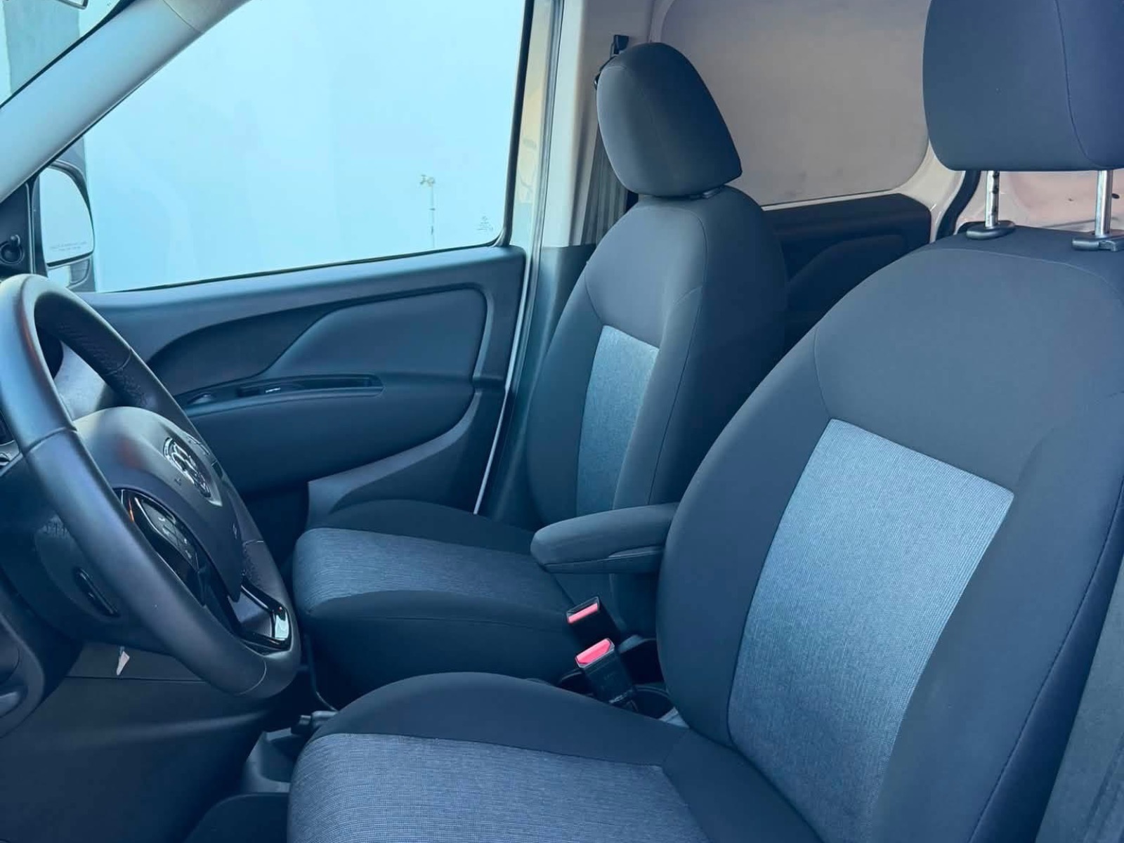 2022 RAM ProMaster City image 13